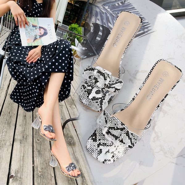 Versatile and fashionable large sandals