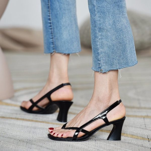 Woman with thick heel and high heel and toe sandals - Image 4