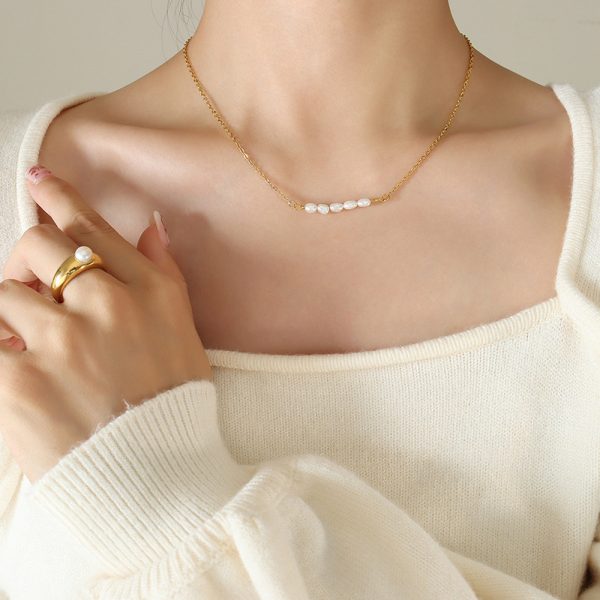 Fleur Freshwater Pearl Gold Necklace - Image 3
