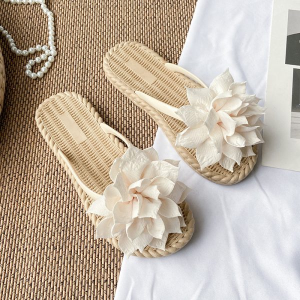 Gentle Woman Flowers All-matching Flat Shoes Non-slip Beach Sandals - Image 9