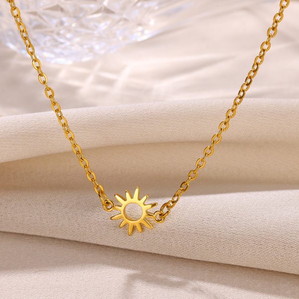 Fashion Popular Sun Hollow Pendant 18K Gold Stainless Steel Suit Personality Jewelry Accessories