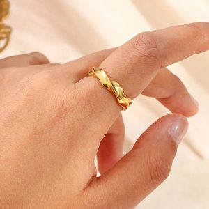 Special Interest Light Luxury Temperament Ring Ornament