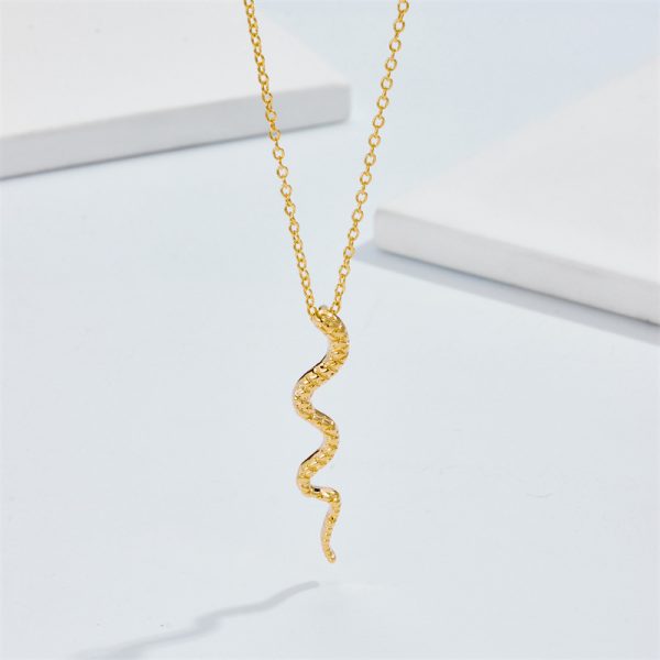 Female Creative Versatile Serpentine Pendant Necklace