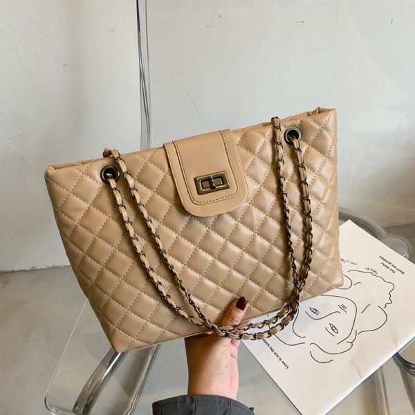 Fashion Lingge Embroidery Thread Chain Bag - Image 3