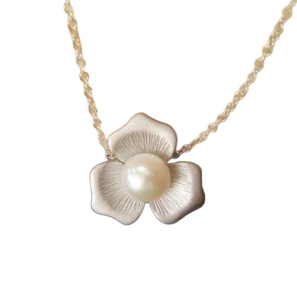 Petal Pearl Pendant Necklace High-grade Clavicle Chain - Image 3